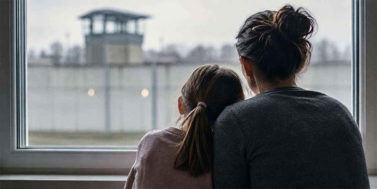 Elternteil verbüsst lange Haftstrafe – Ratgeber für betroffene Familien