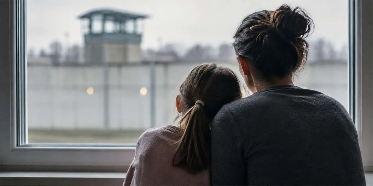 Elternteil verbüsst lange Haftstrafe – Ratgeber für betroffene Familien